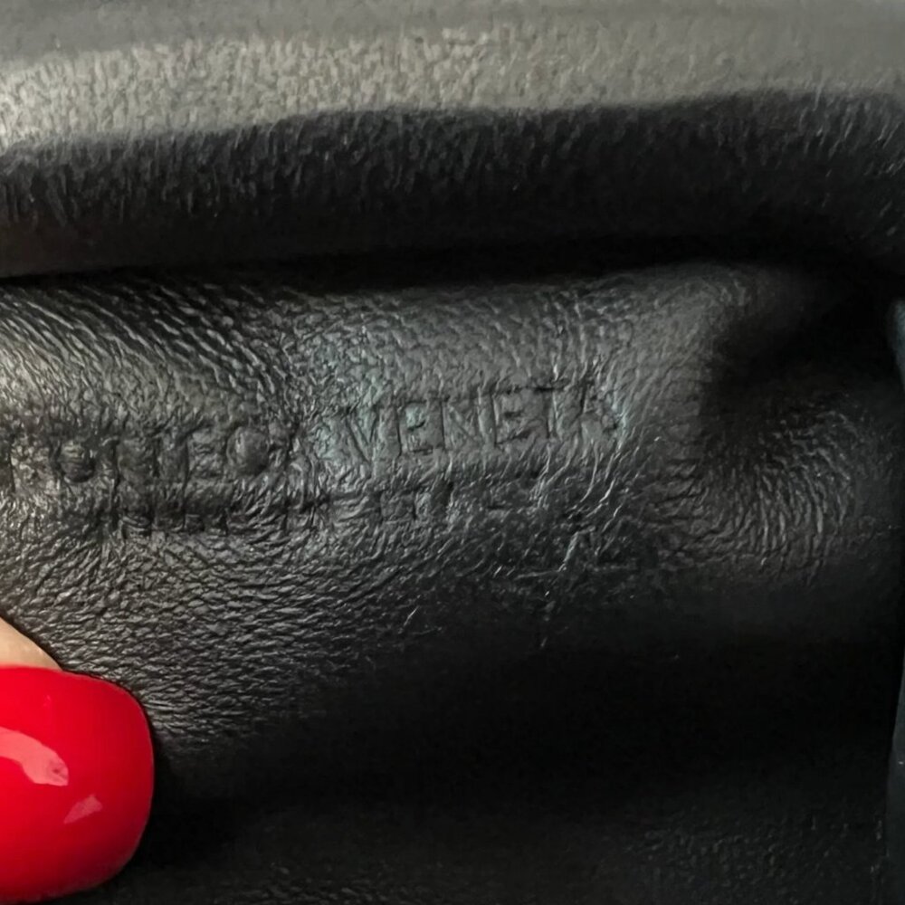 Bottega Veneta Black Intrecciato Crossbody Pouch - Picture 8 of 10